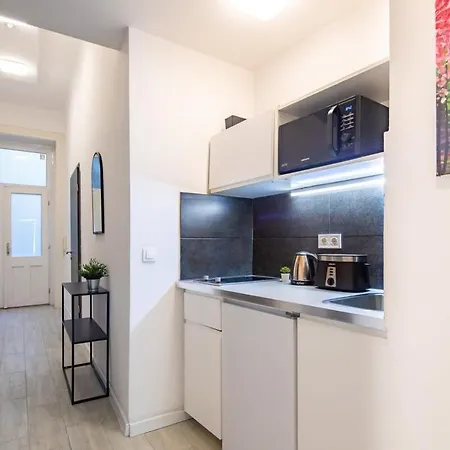 Apartment Centrally Located For Solo Traveller Budapest