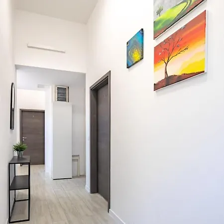 Апартаменты Centrally Located For Solo Traveller *