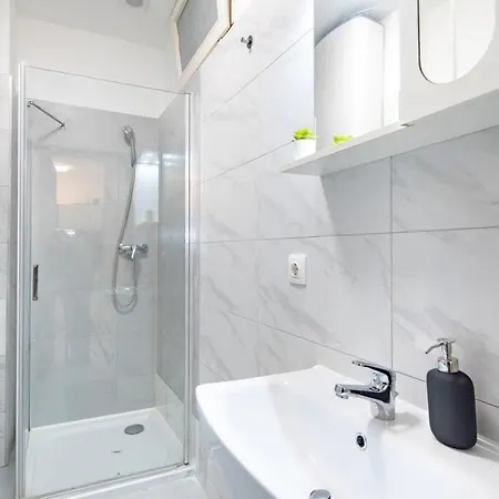 Apartment Centrally Located For Solo Traveller *
