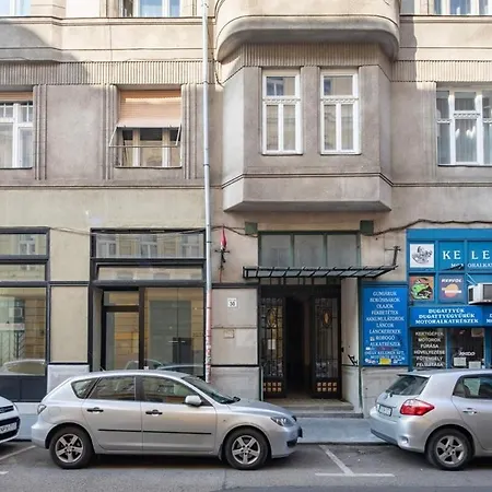 Centrally Located For Solo Traveller